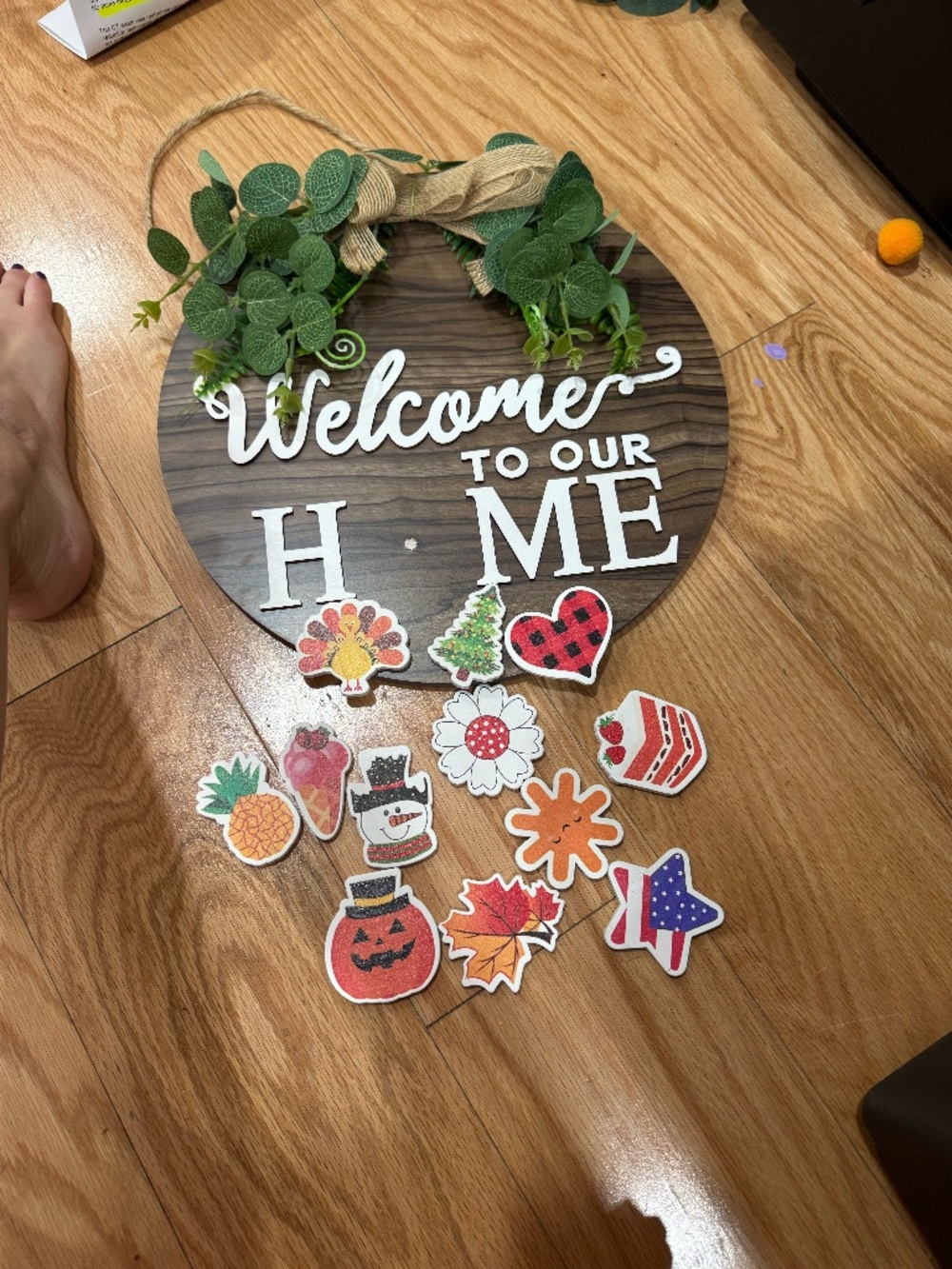 Perfect home decor door hanger for the seasons